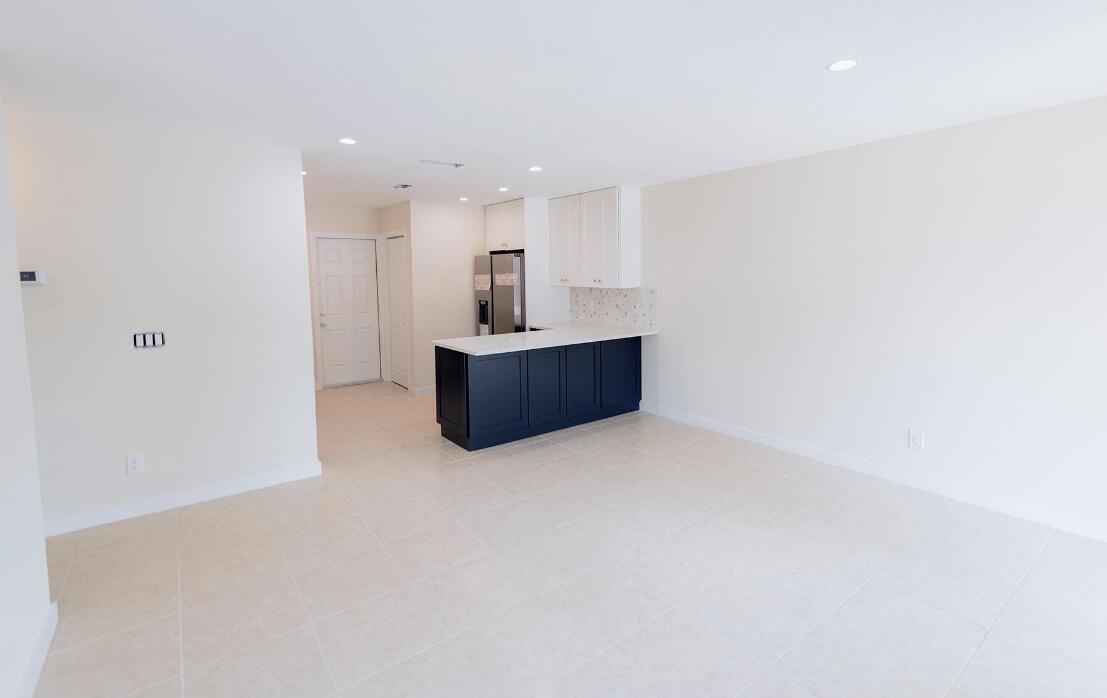 1867 Windsor Drive Property Photo 4