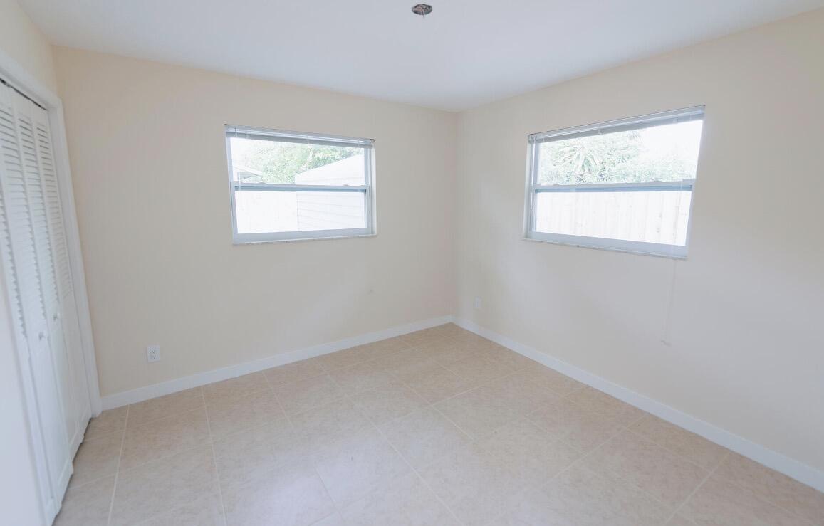 1867 Windsor Drive Property Photo 7