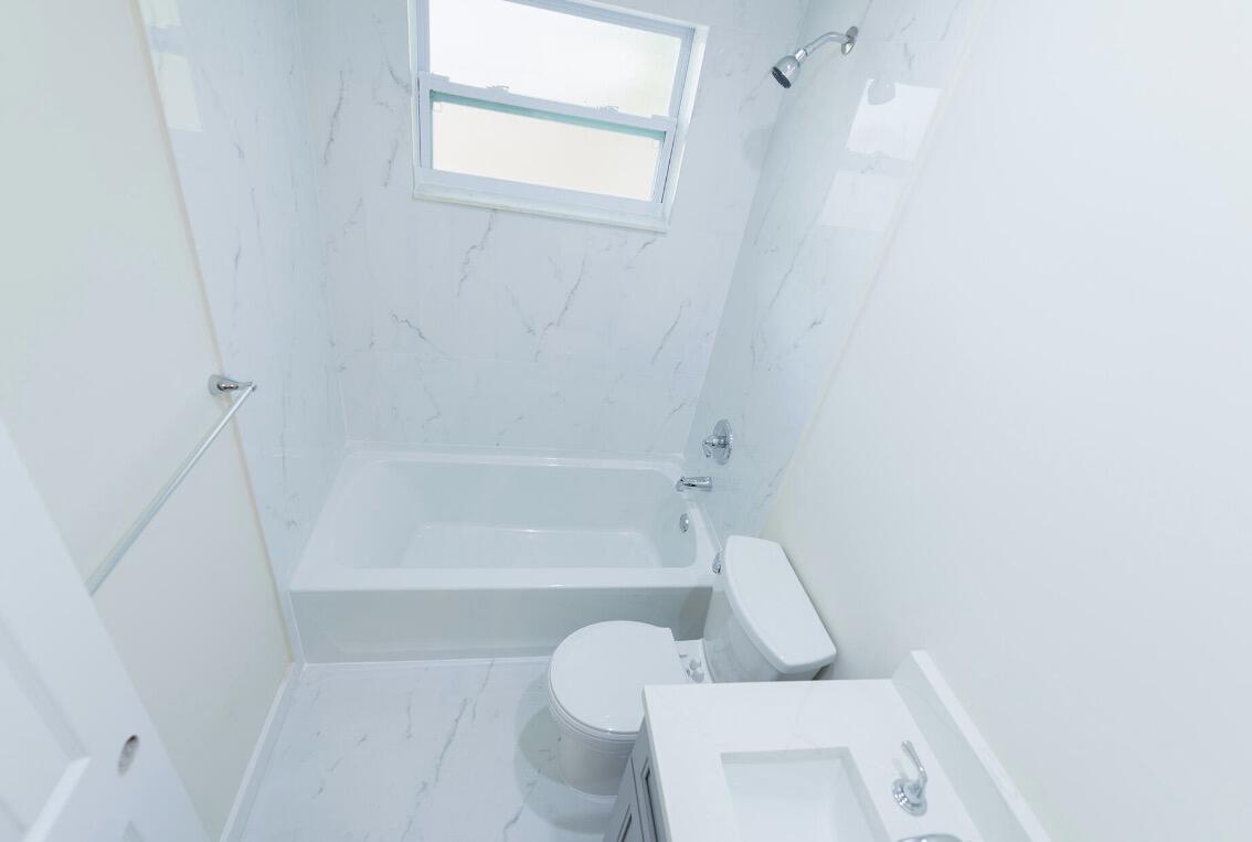 1867 Windsor Drive Property Photo 8