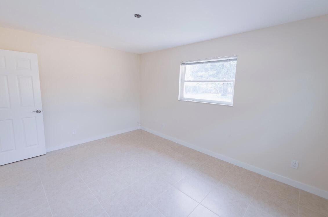 1867 Windsor Drive Property Photo 9