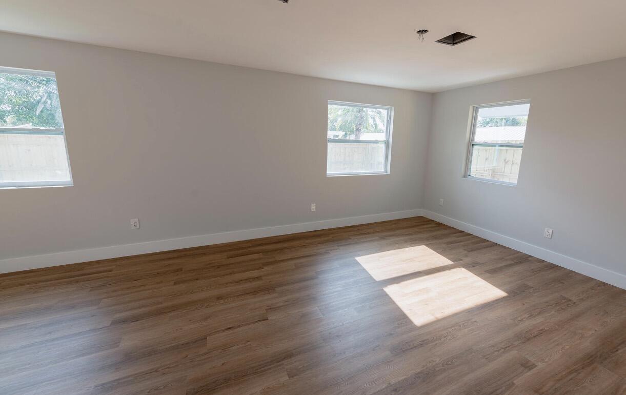 1867 Windsor Drive Property Photo 20