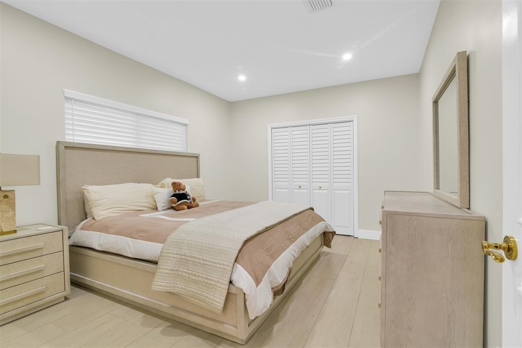 319 S Riverside Drive Property Photo 45