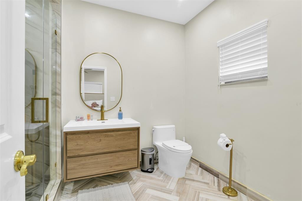 319 S Riverside Drive Property Photo 48