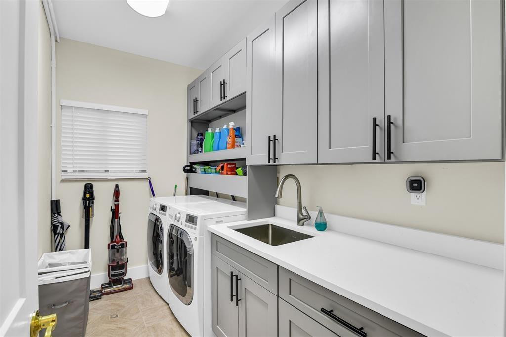 319 S Riverside Drive Property Photo 90