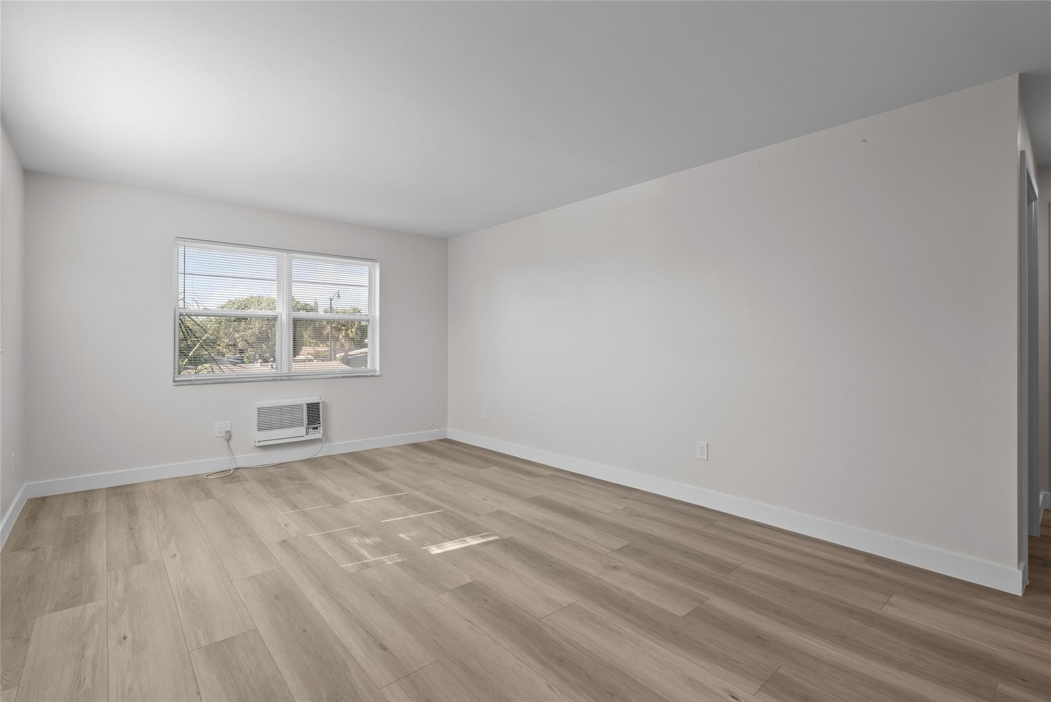 1150 E Sample Road 202 Property Photo 5