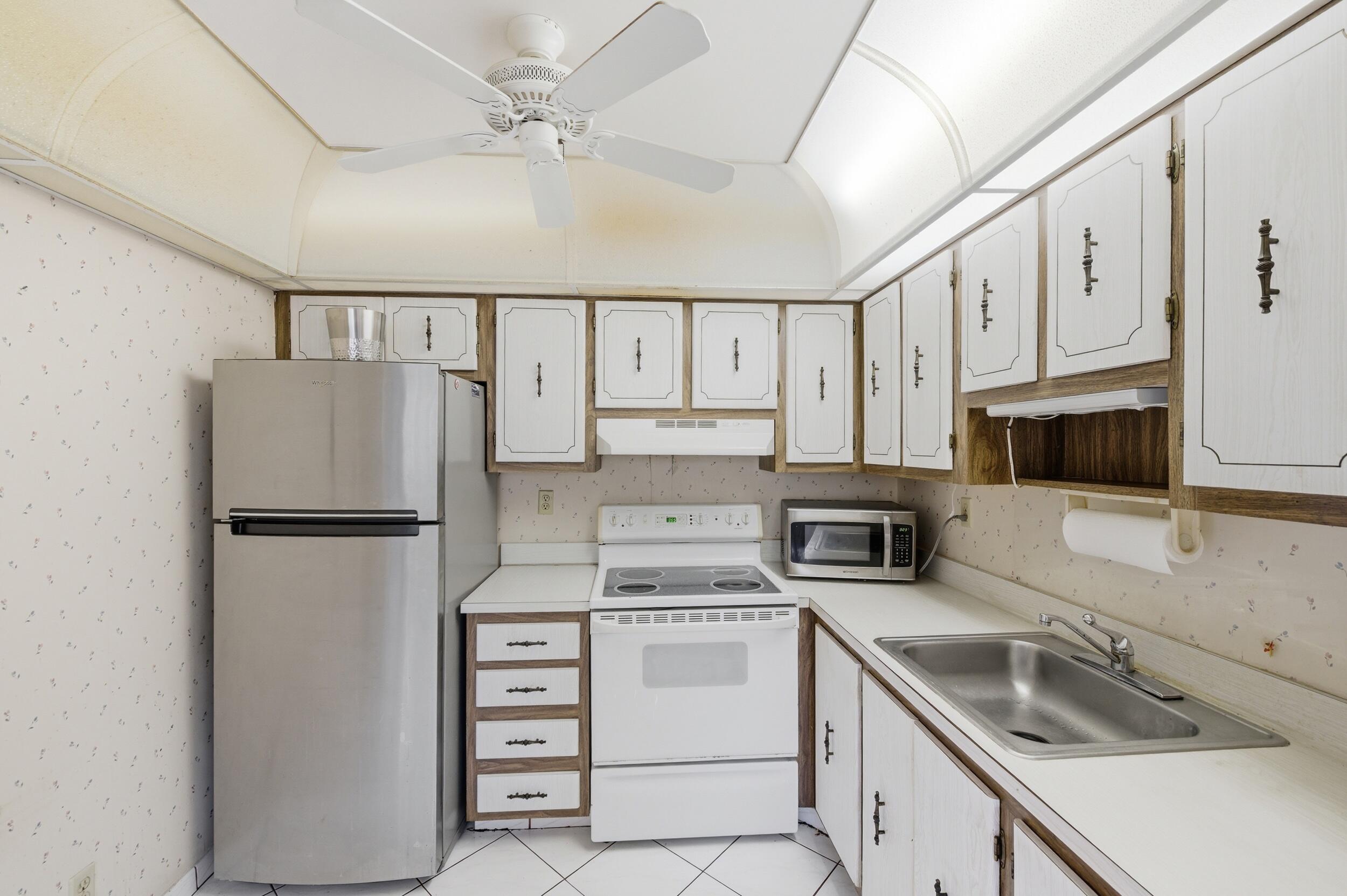 519 Burgundy K Property Photo 14