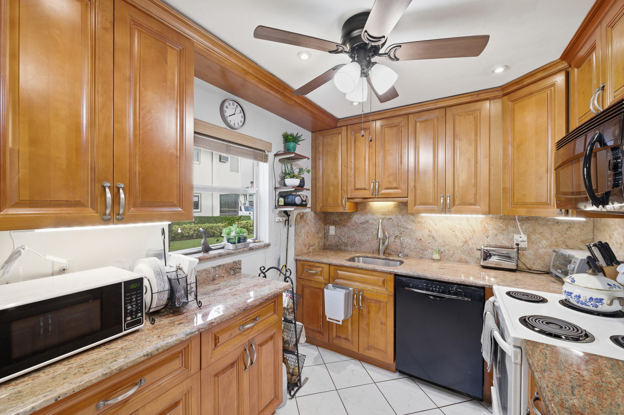 52 Saxony B Property Photo 1