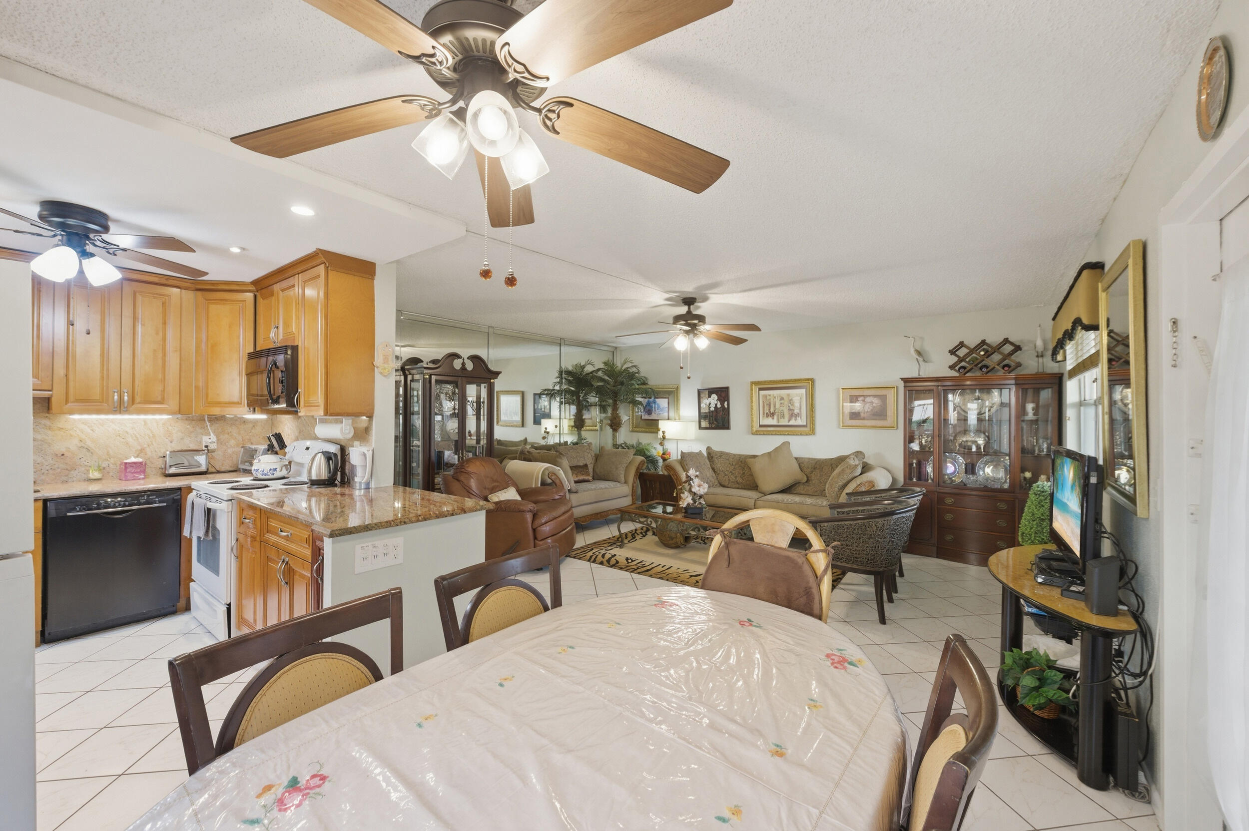 52 Saxony B Property Photo 12