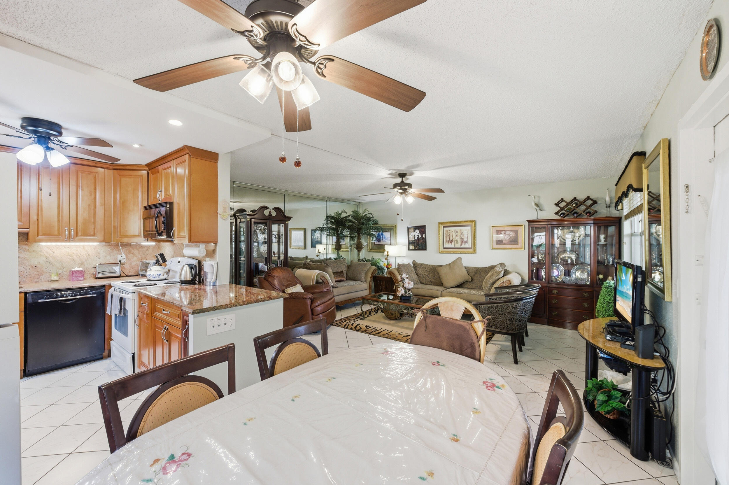 52 Saxony B Property Photo 13