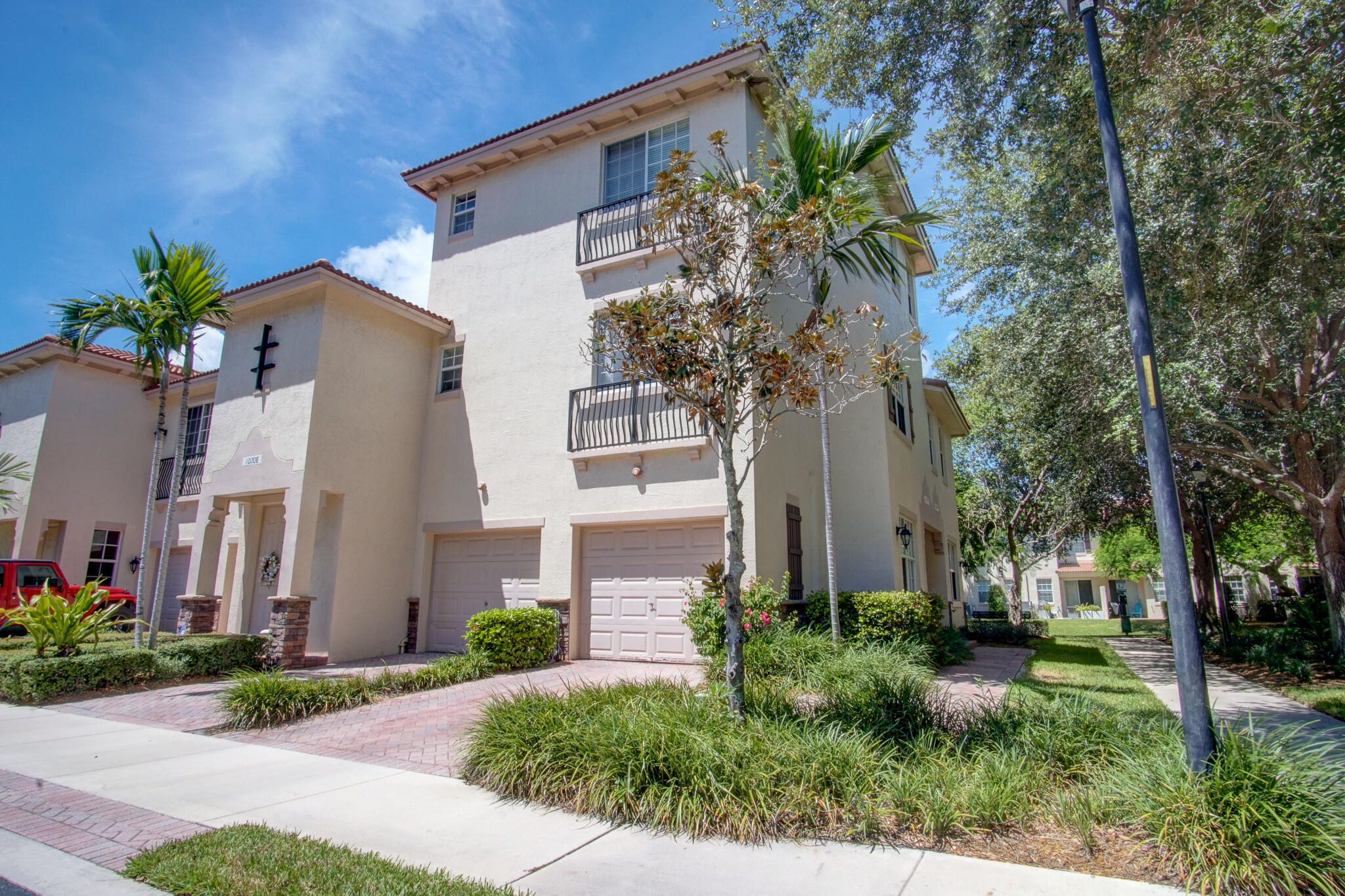 1020 E Longport Circle F2 Property Photo 1
