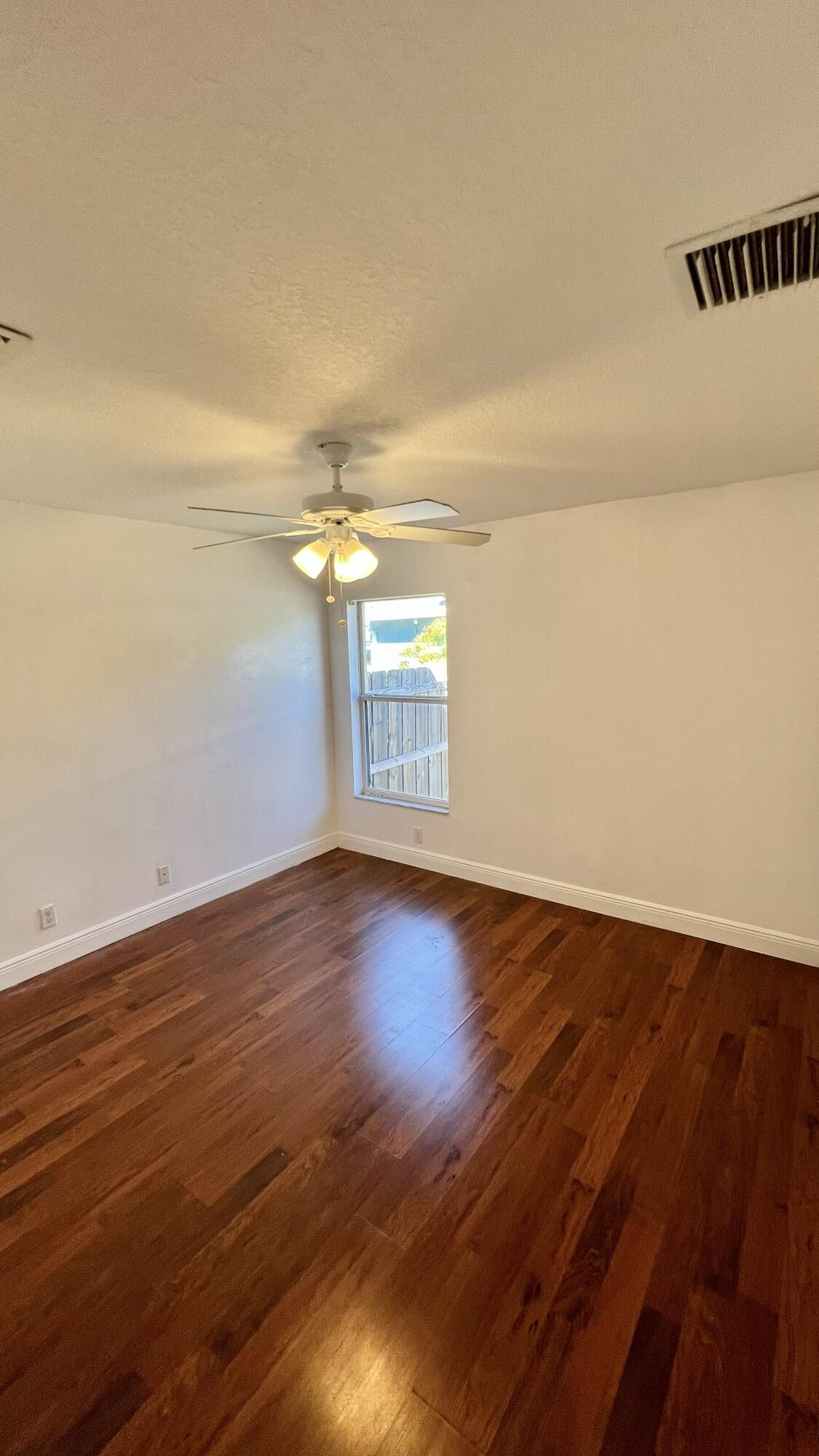 120 Sw Grimaldo Terrace Property Photo 2