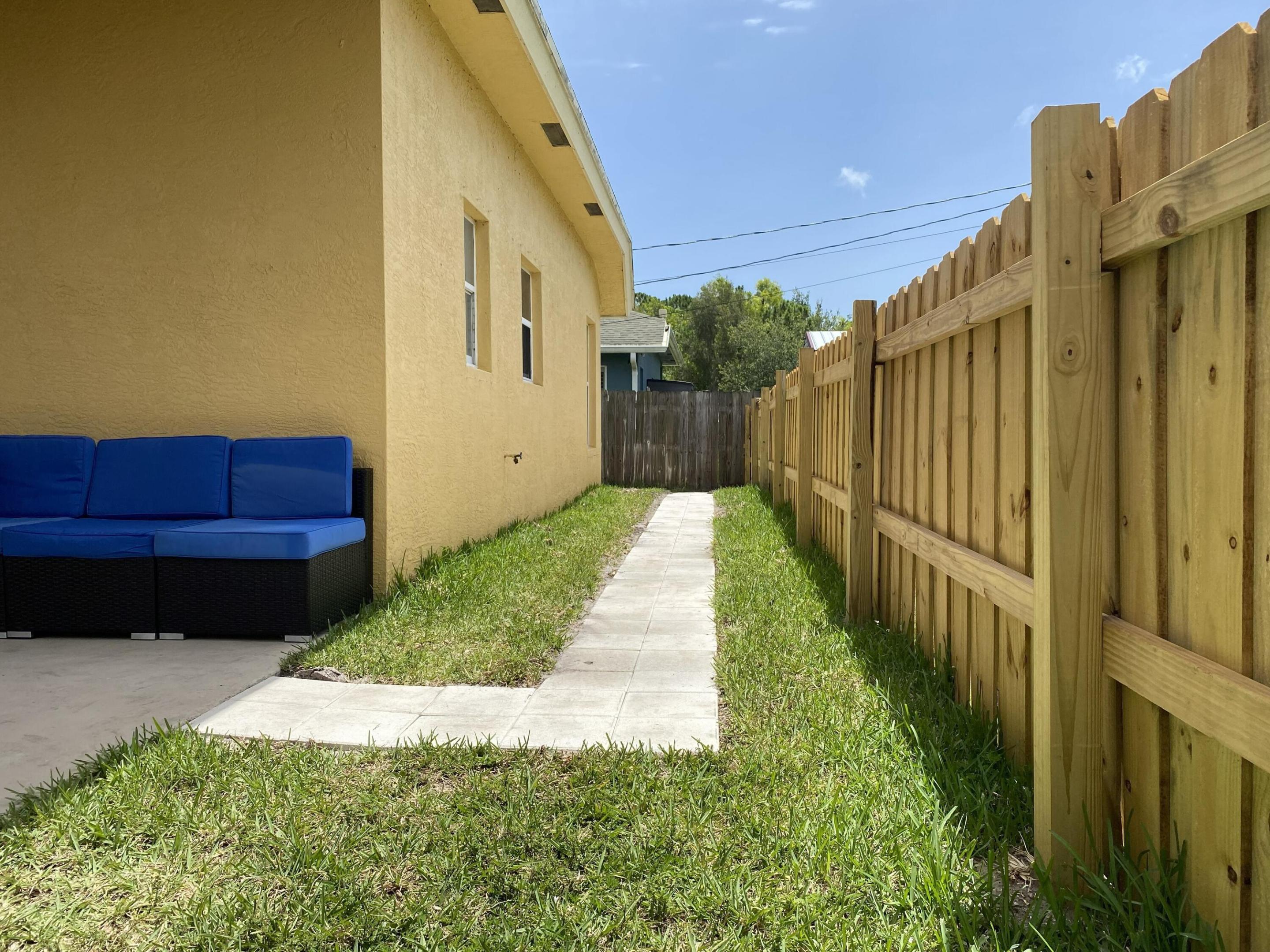 120 Sw Grimaldo Terrace Property Photo 6