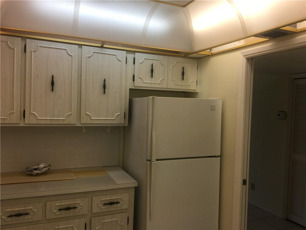 2851 S Palm Aire Drive 309 Property Photo 4