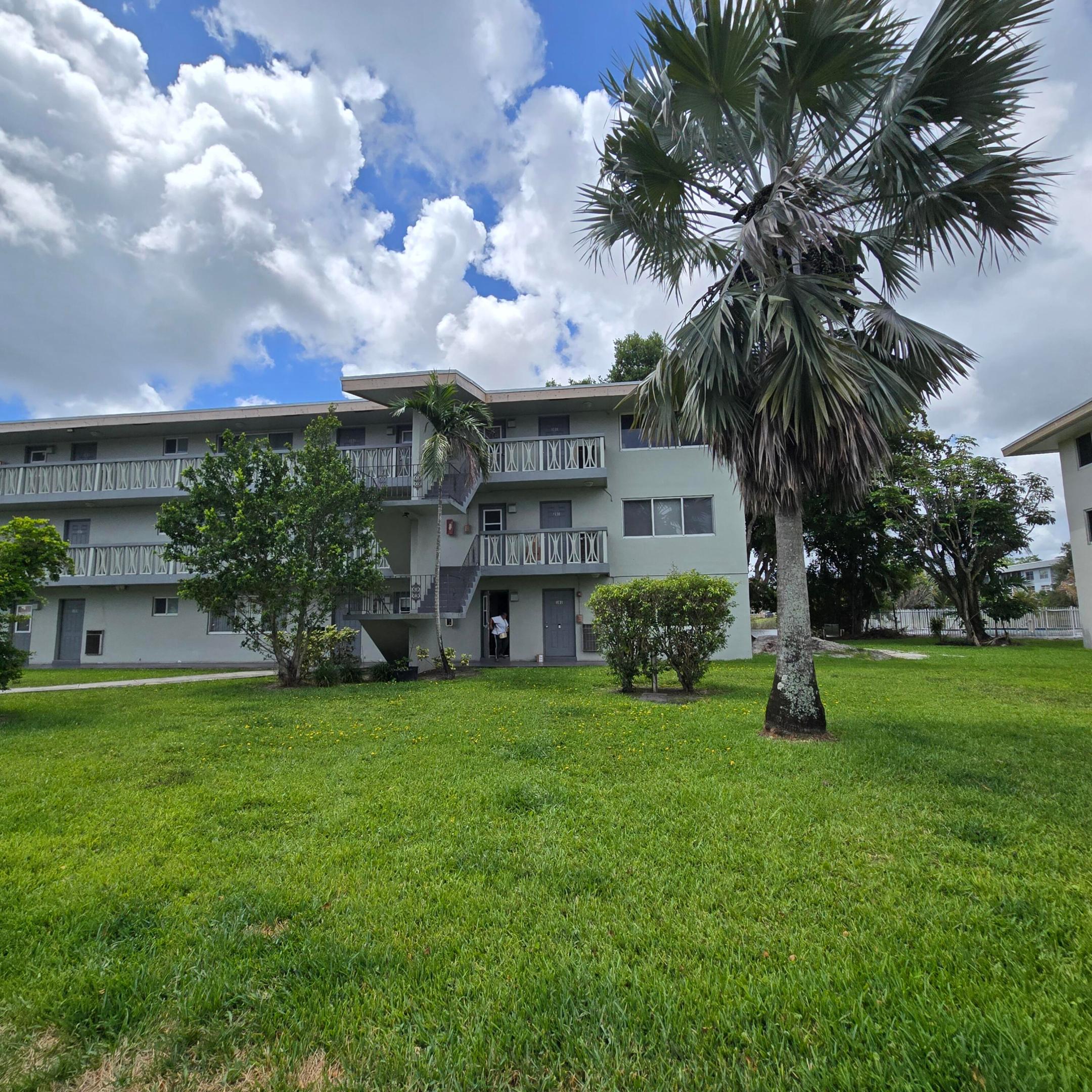 5420 NW 11th Street 202