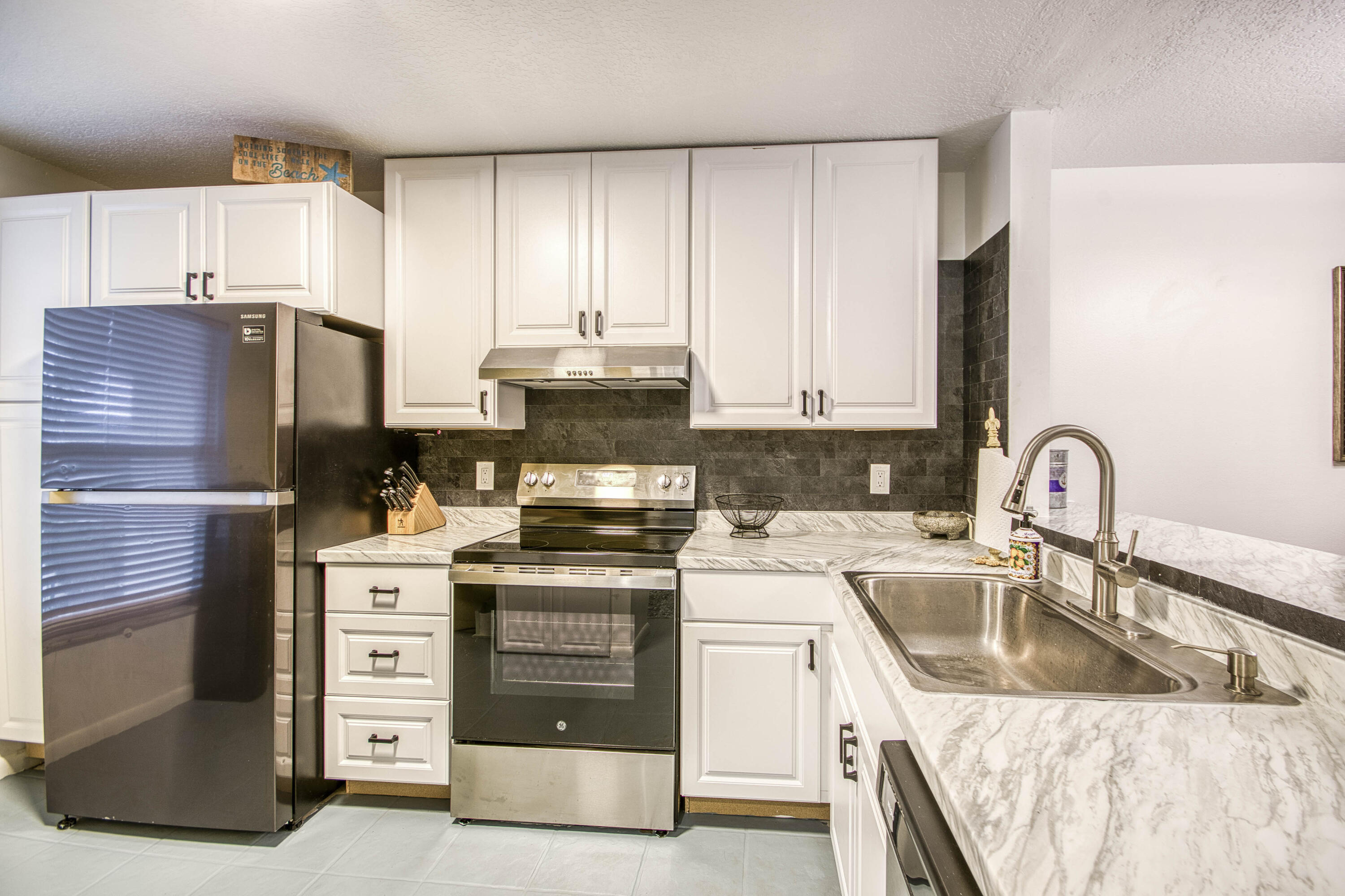 178 Pinewood Court Property Photo 8