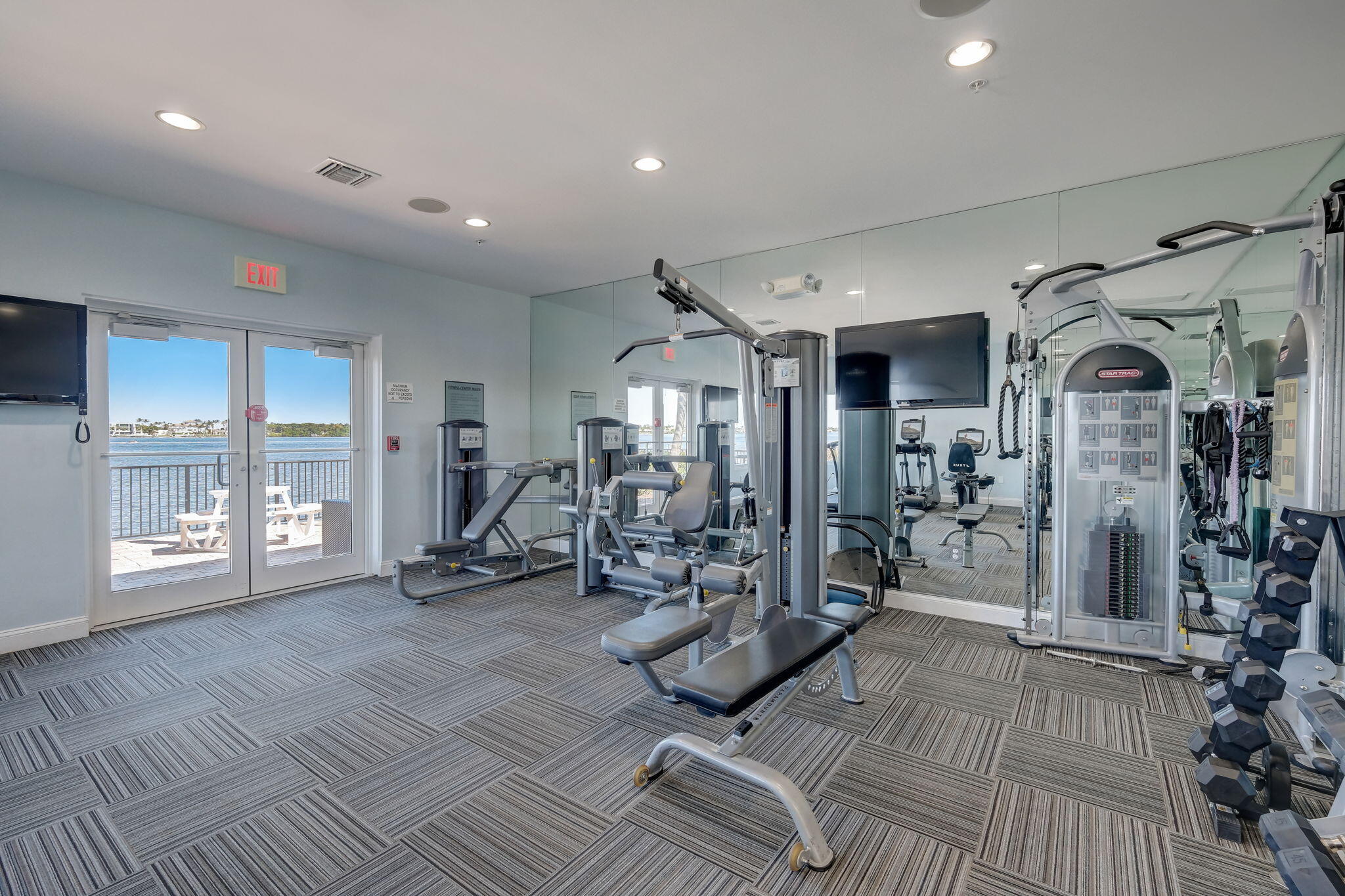 2700 N Federal Highway 409 Property Photo 21