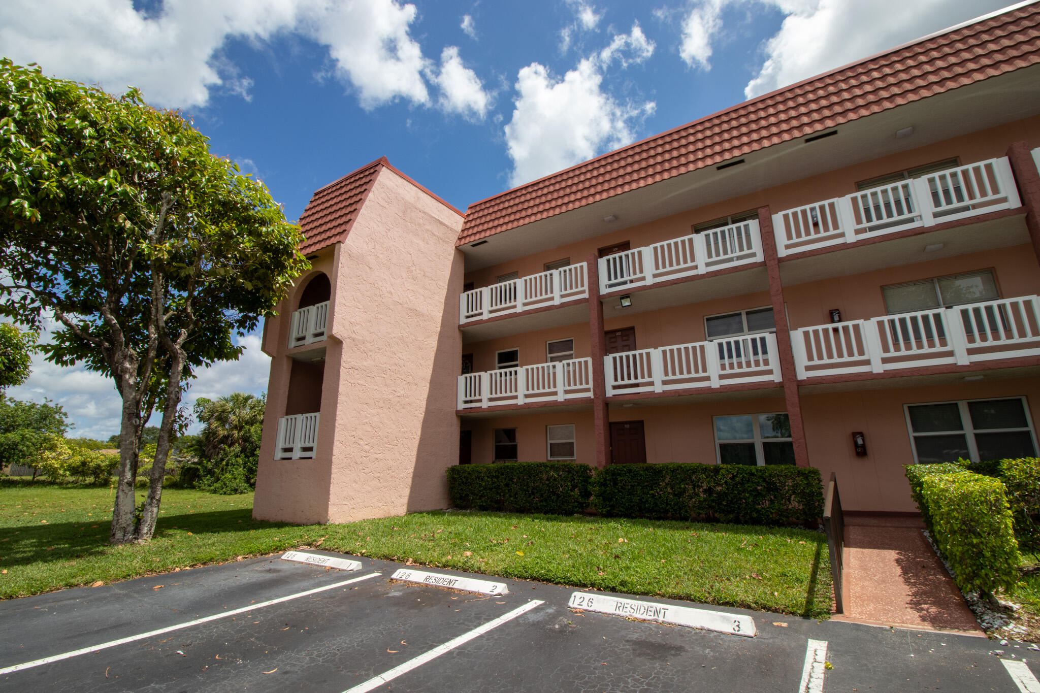 9621 Sunrise Lakes Boulevard 102 Property Photo 1