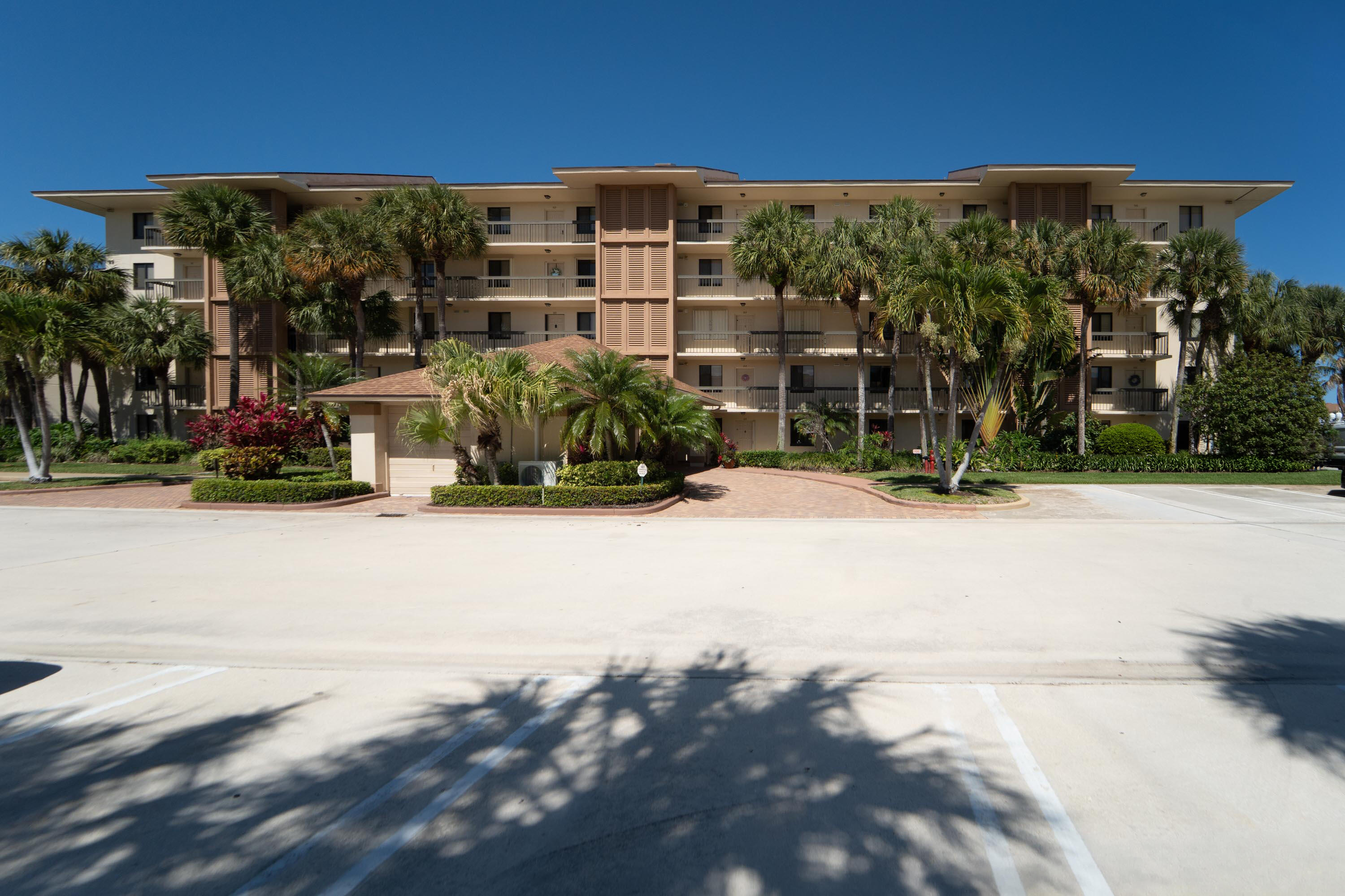 2501 Marina Isle Way 203 Property Photo 2