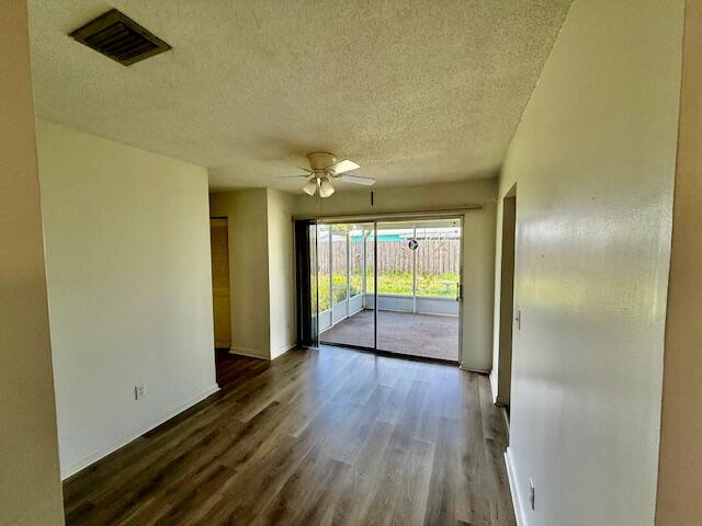 717 Se Alamanda Circle Property Photo 3