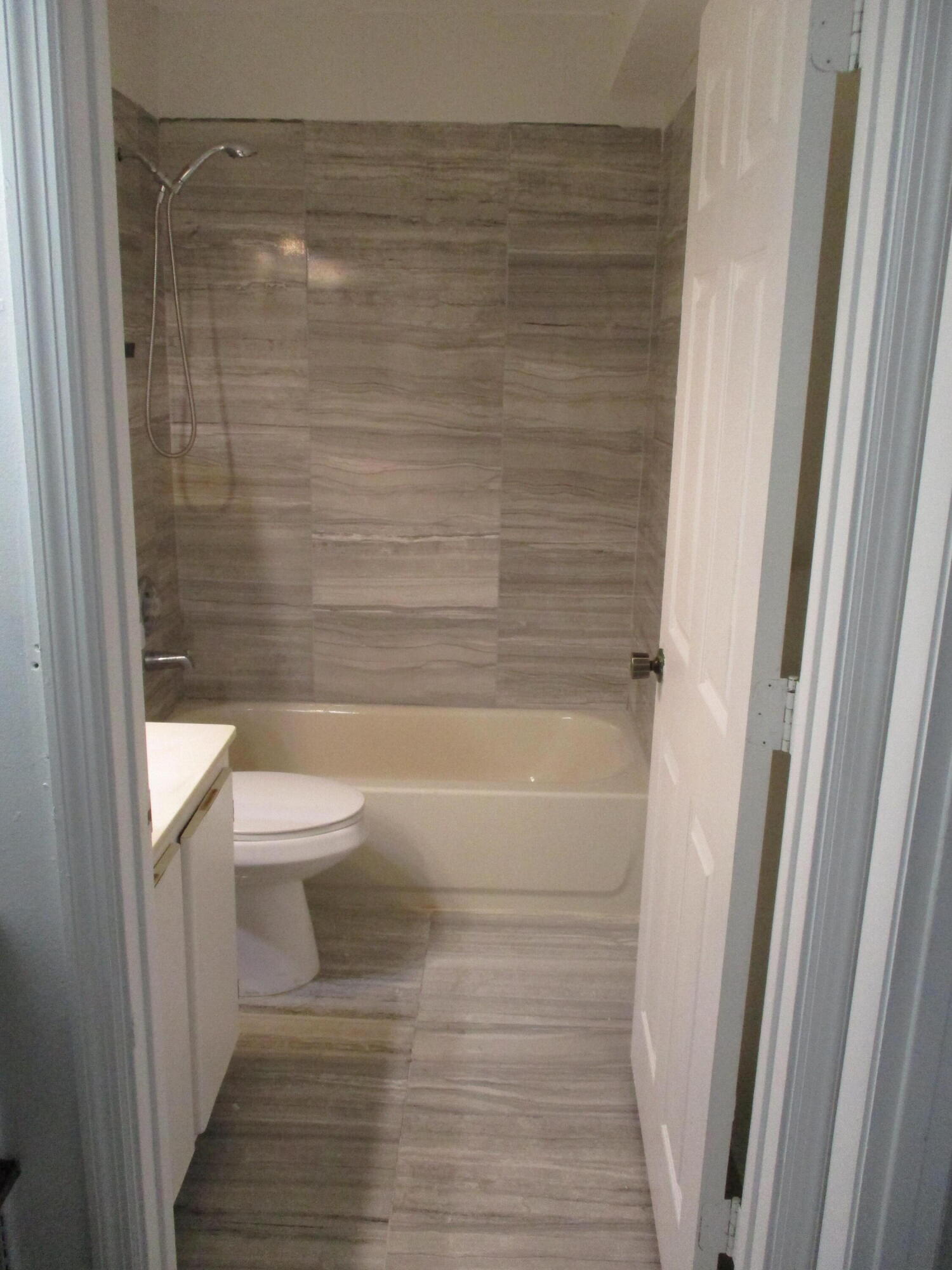 6751 N University Drive 320 Property Photo 9