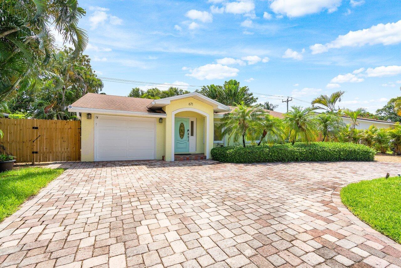 671 Lindell Boulevard Property Photo 2