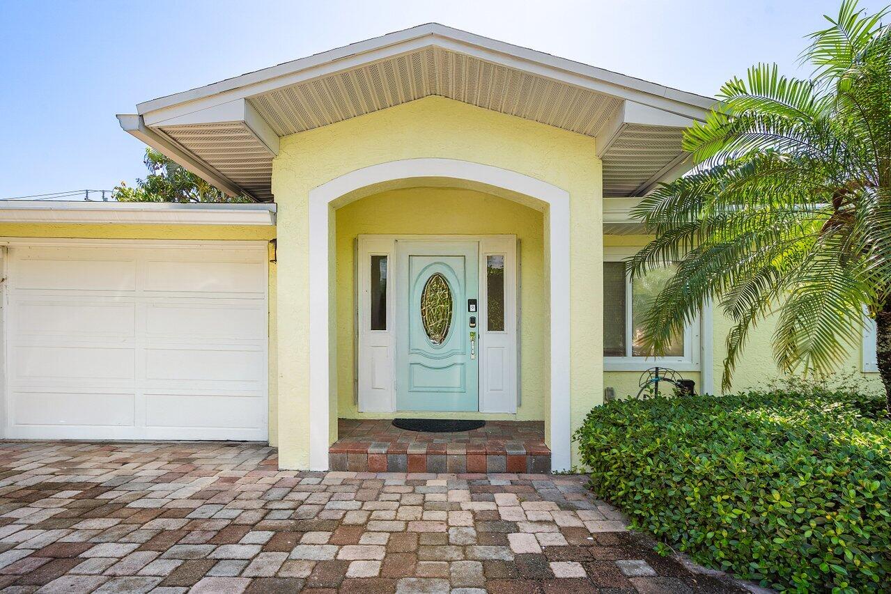 671 Lindell Boulevard Property Photo 3