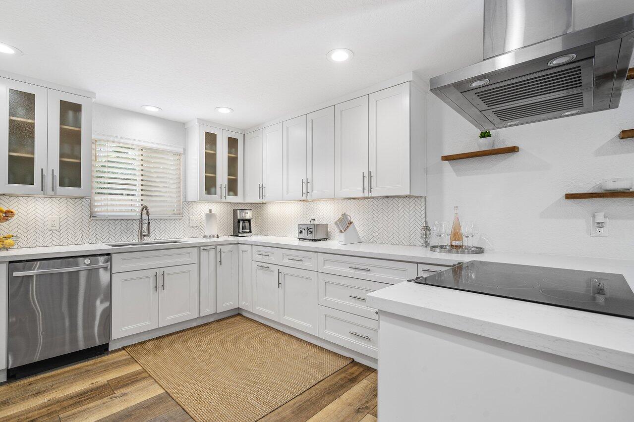 671 Lindell Boulevard Property Photo 13