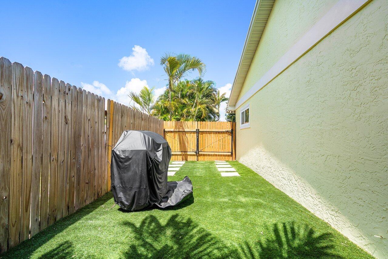 671 Lindell Boulevard Property Photo 44