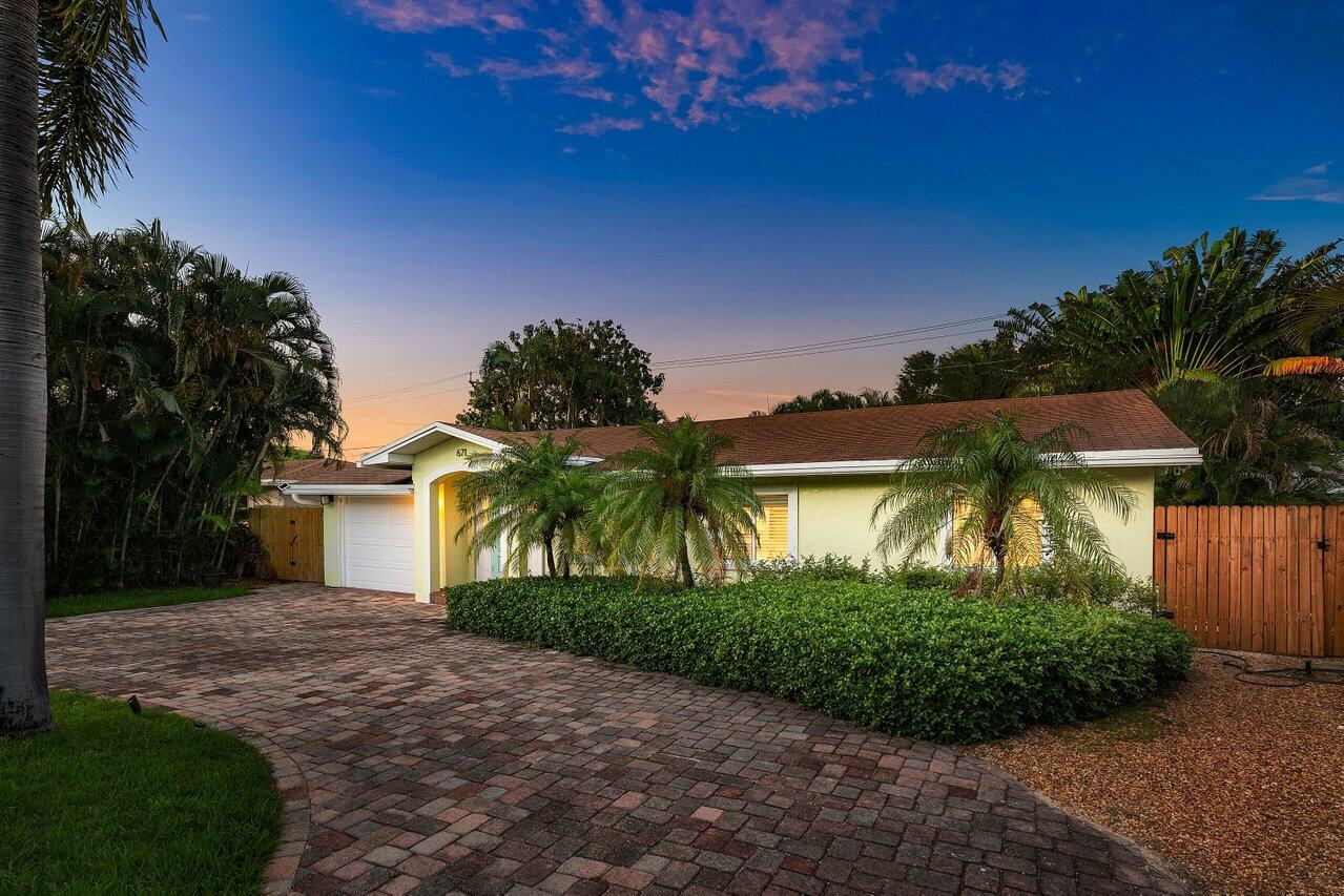 671 Lindell Boulevard Property Photo 47