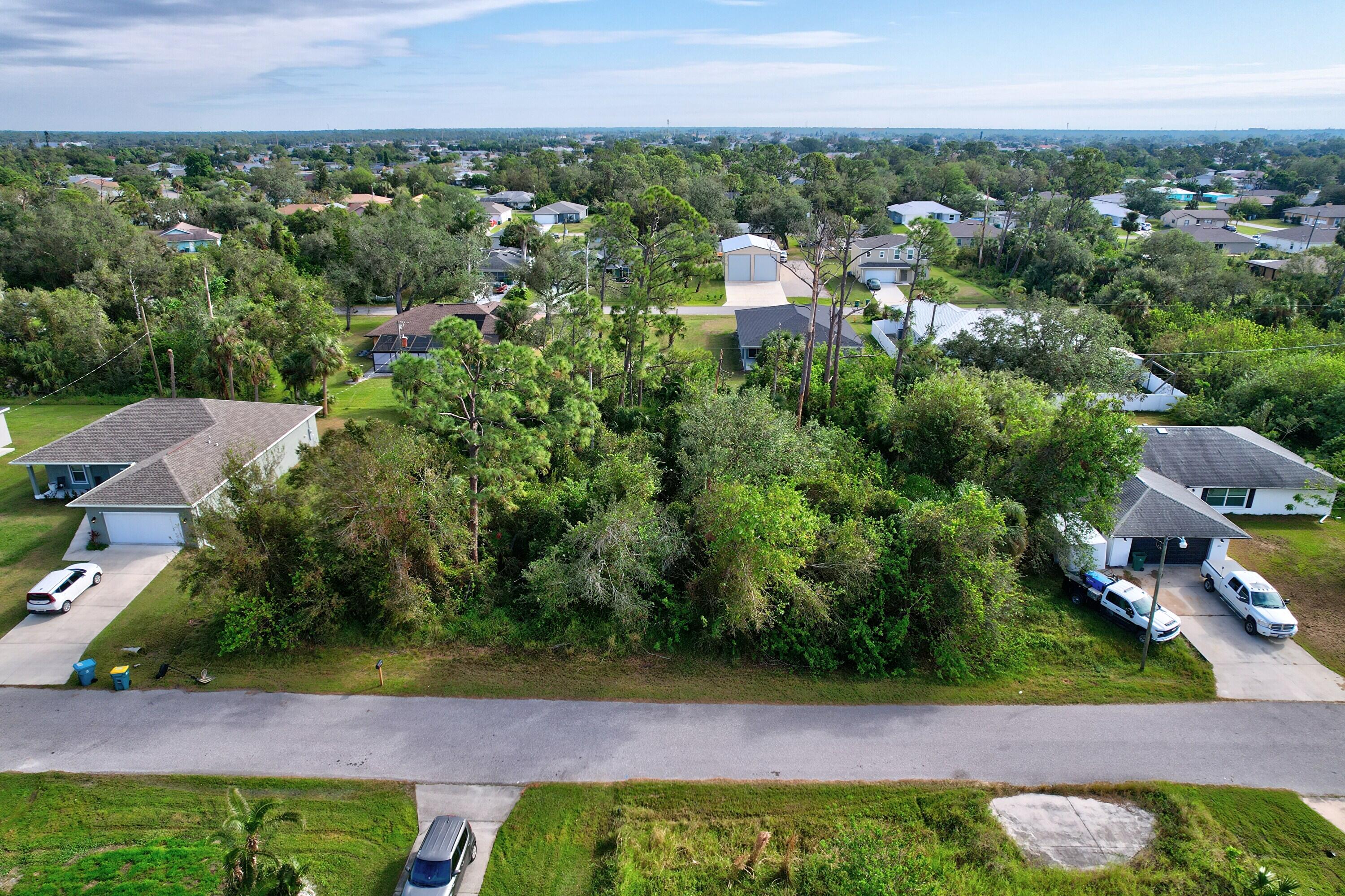 861 Red Bay Street Property Photo 2