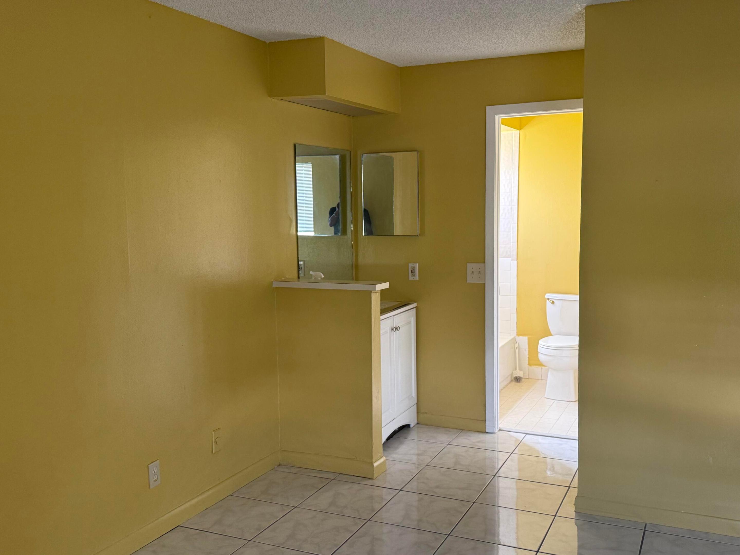 2511 Nw 56th Avenue 111 Property Photo 4