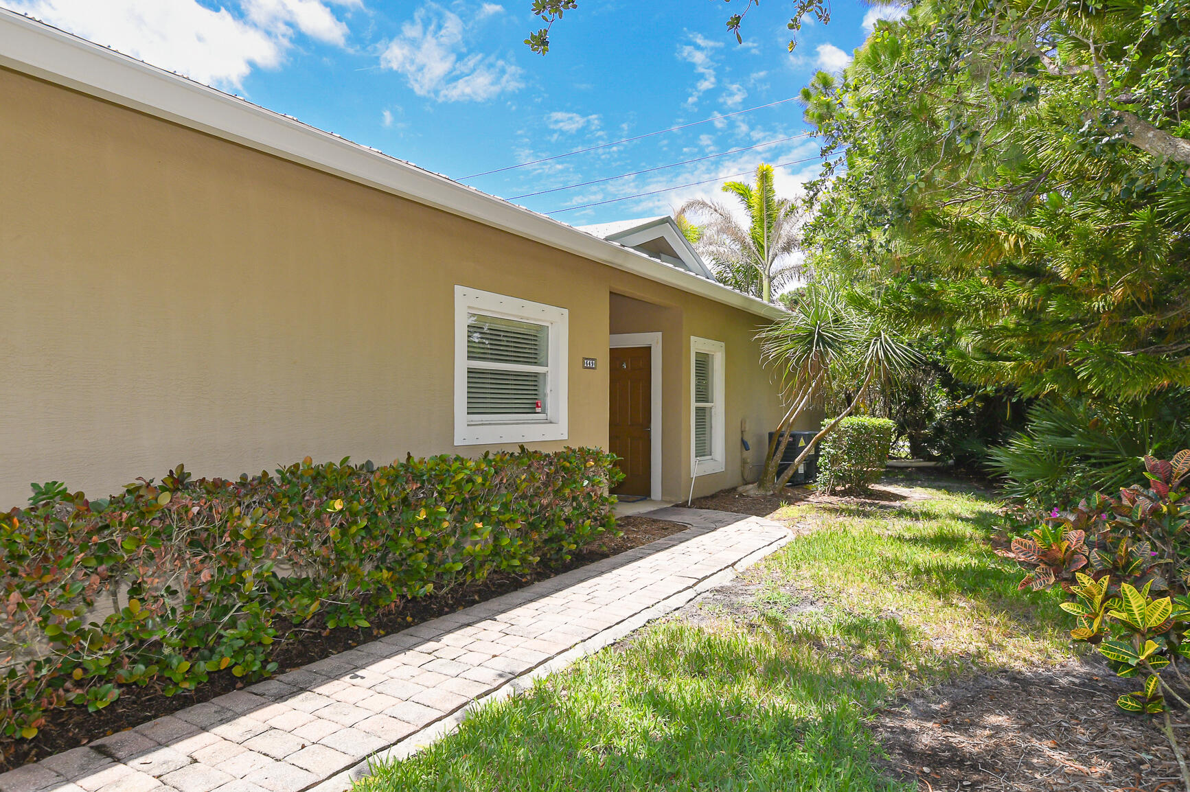 649 Ne Bent Paddle Lane Property Photo 4