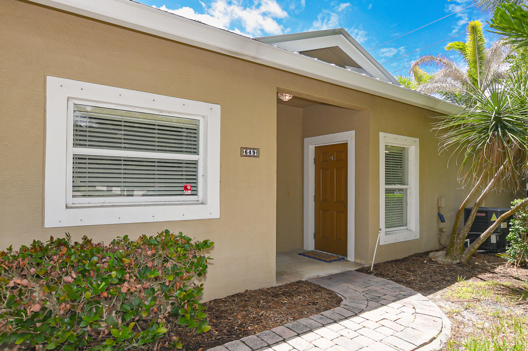 649 Ne Bent Paddle Lane Property Photo 5