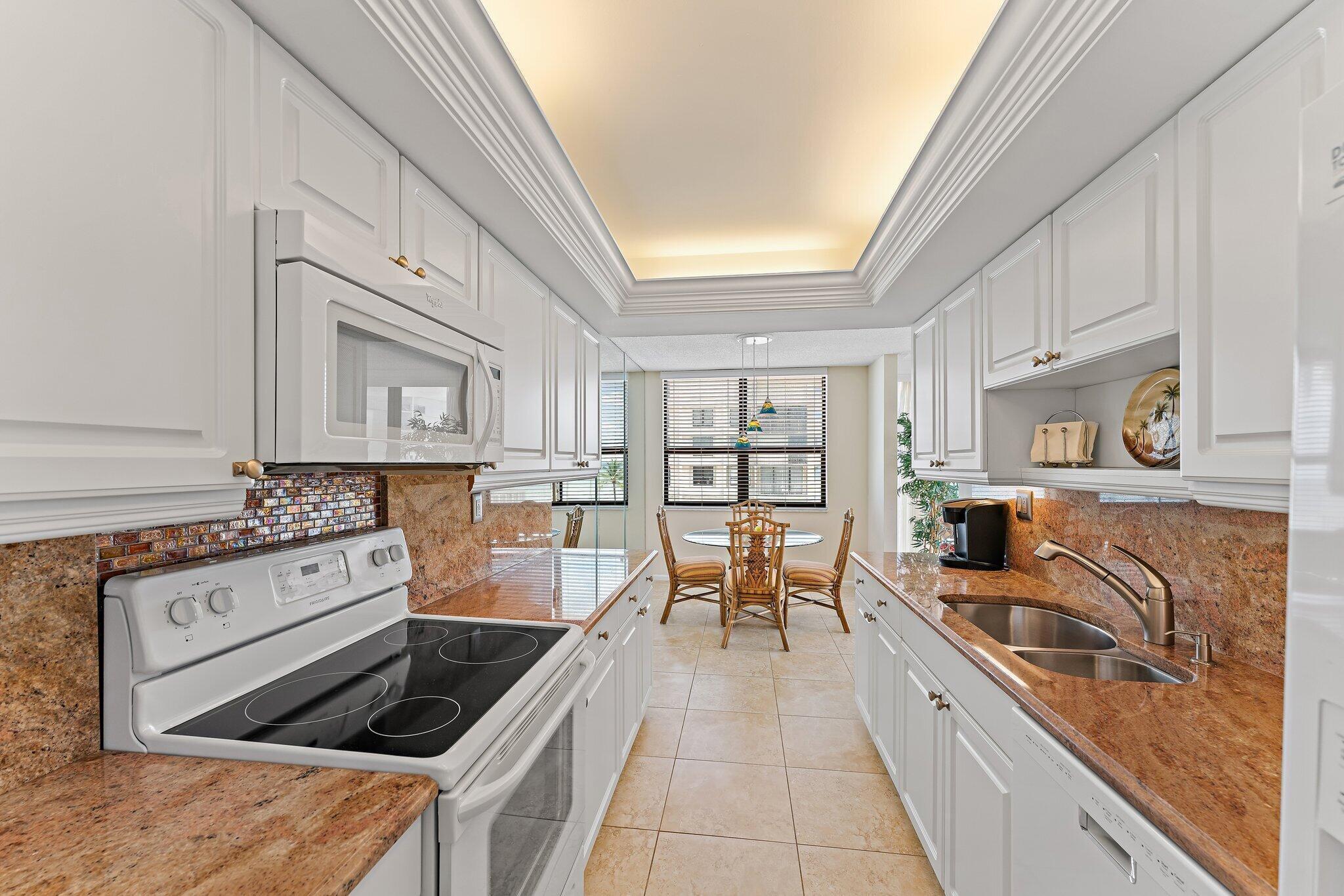 5480 N Ocean Drive B6b Property Photo 9