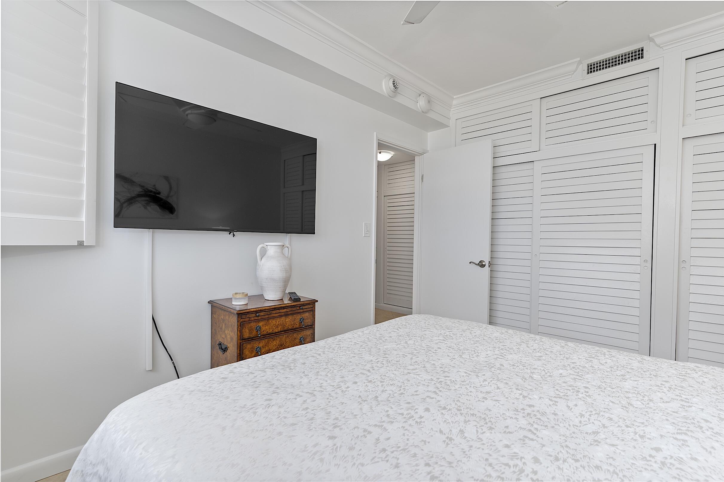 1920 S Ocean Drive 1611 Property Photo 32