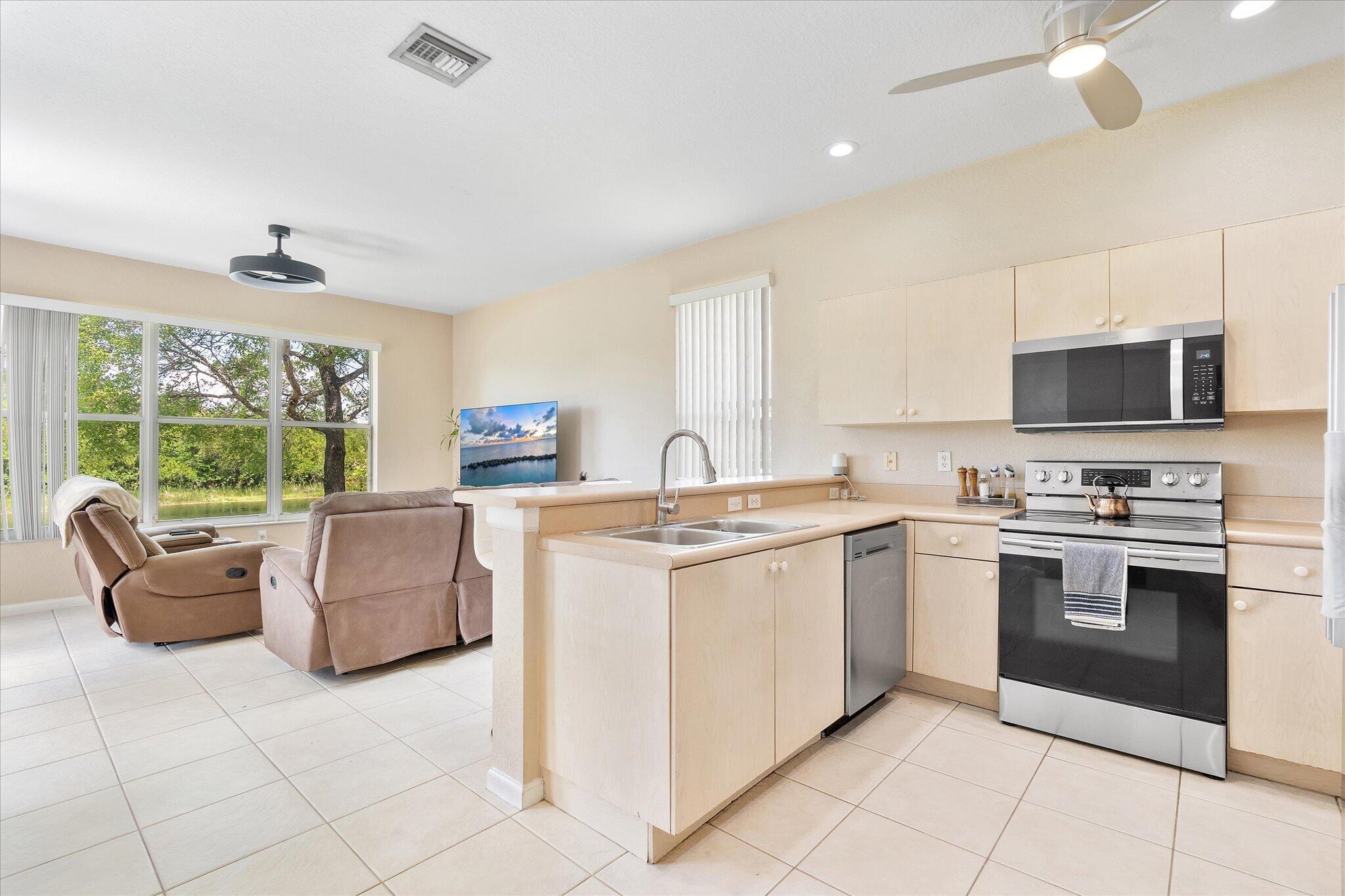 16385 Sw 27th Street Property Photo 6