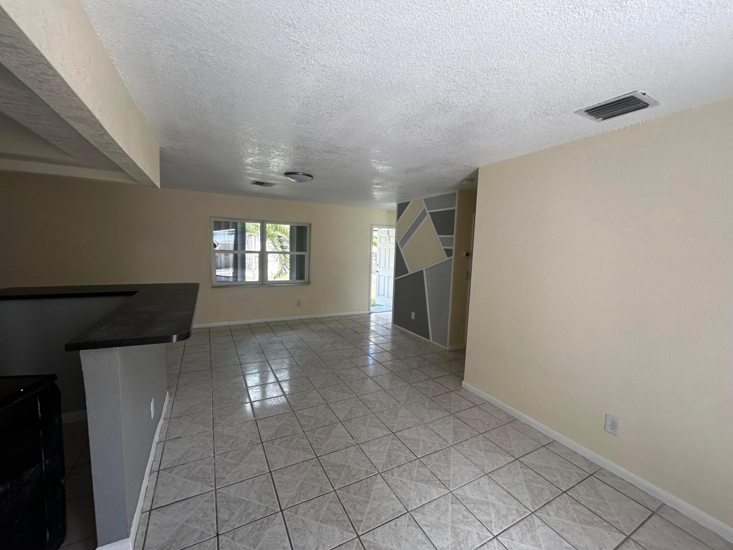 2691 Nw 8th Street Property Photo 6
