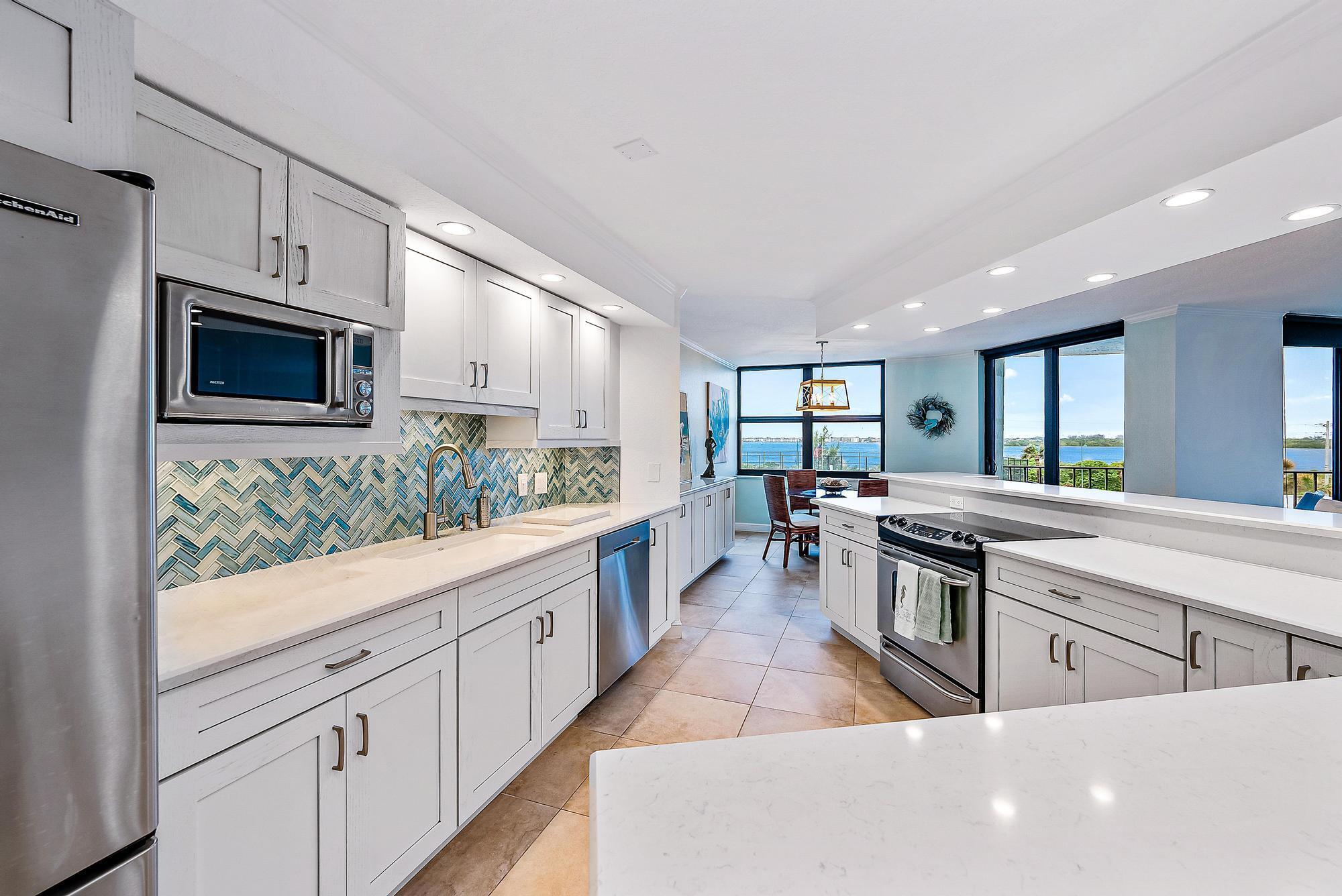 5420 N Ocean Drive 305 Property Photo 4