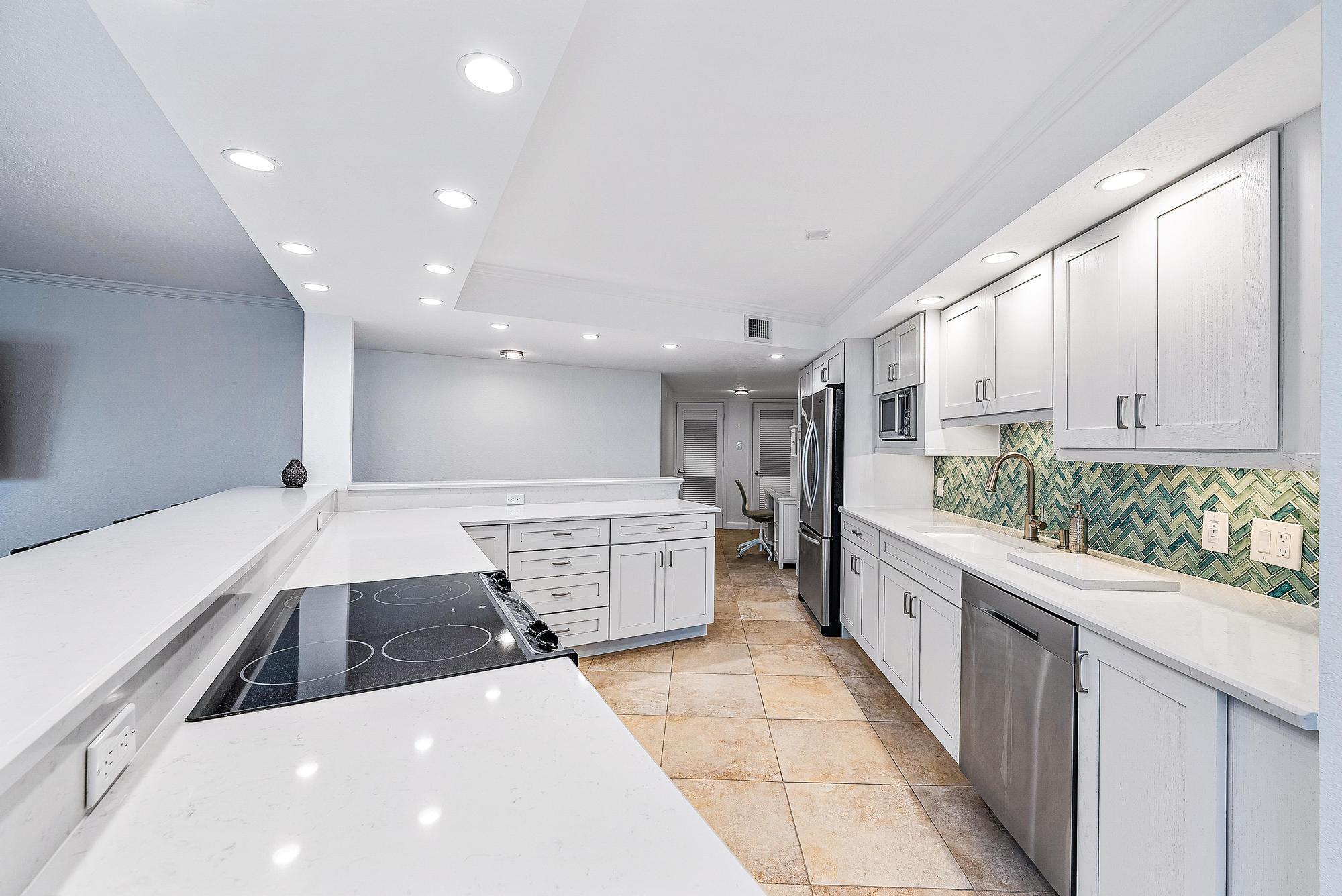 5420 N Ocean Drive 305 Property Photo 10