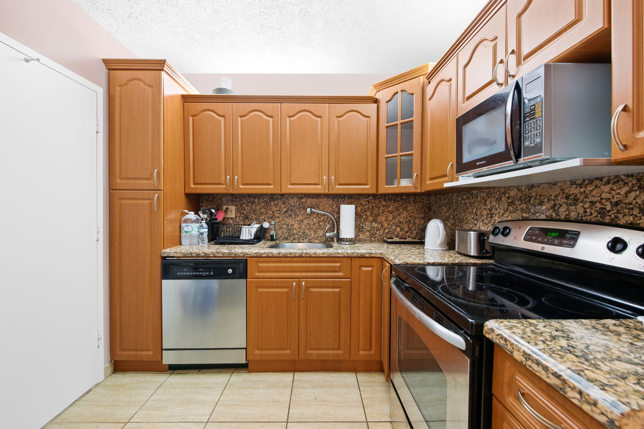 3725 S Ocean Drive 420 Property Photo 4