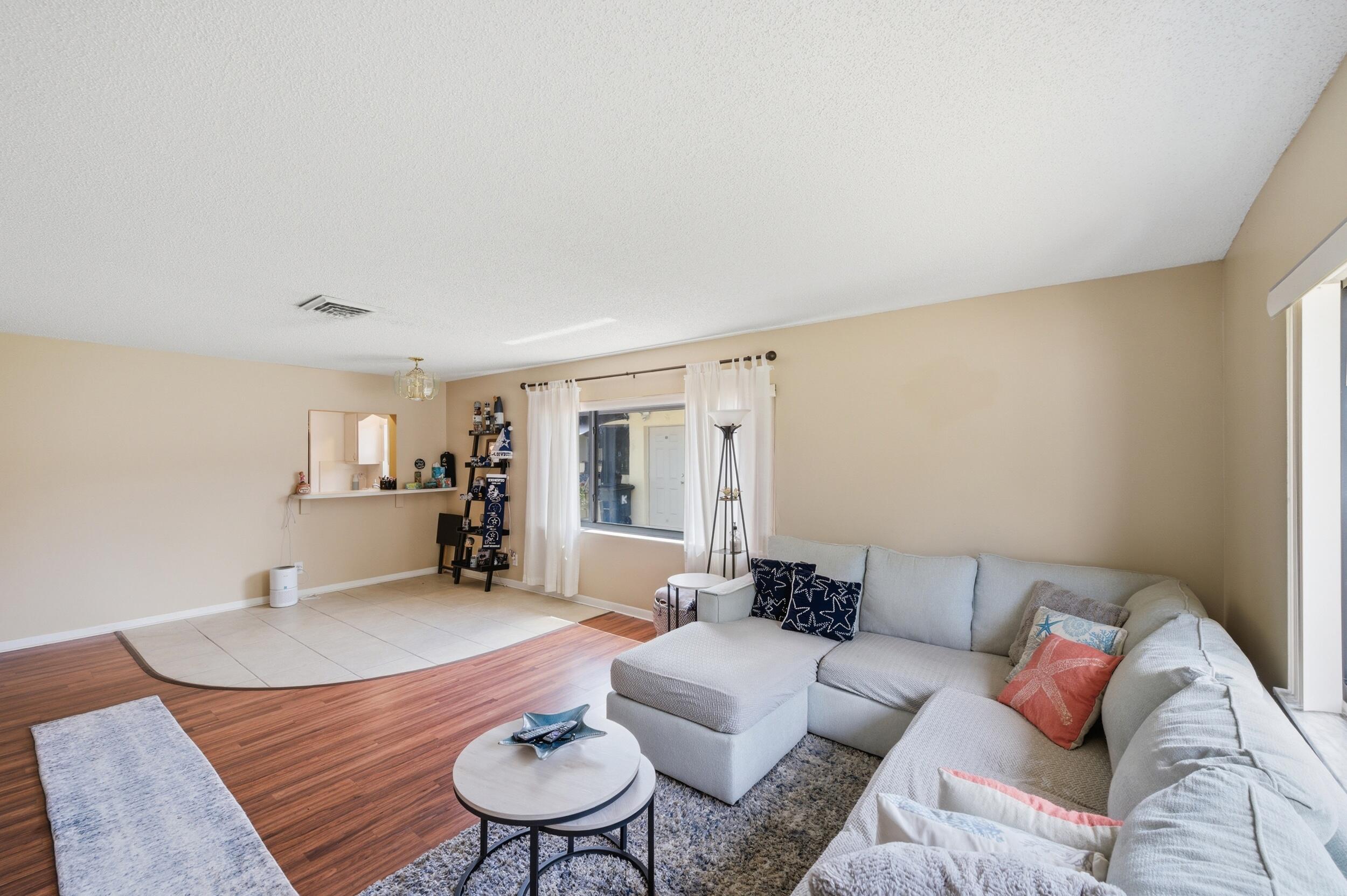 10222 Pine Drive Property Photo 5