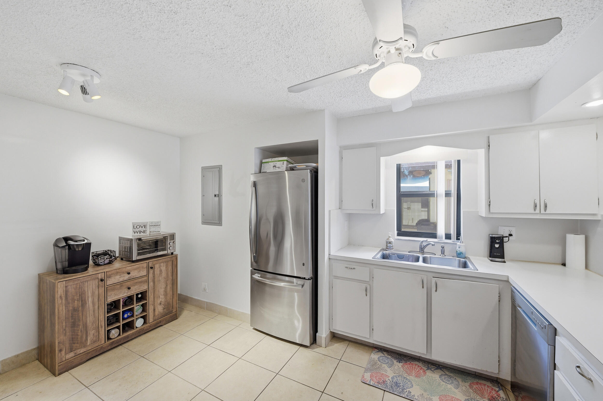 10222 Pine Drive Property Photo 8