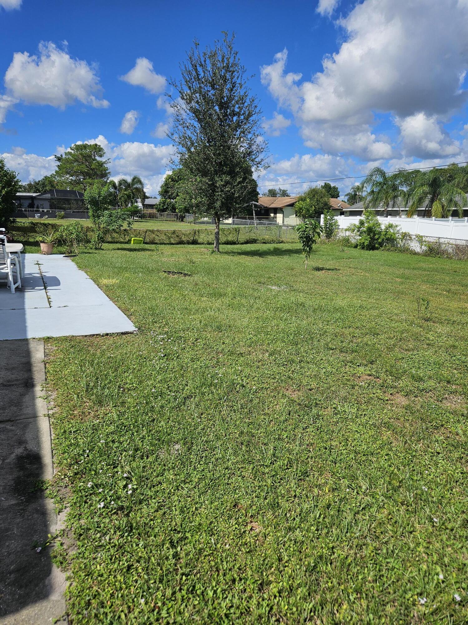 967 Se Breakwater Avenue Property Photo 1
