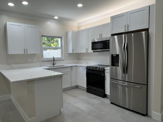 239 Leland Lane Property Photo 2