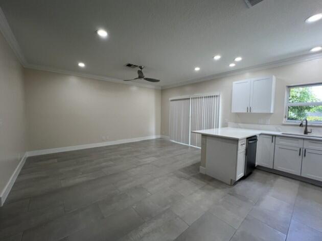 239 Leland Lane Property Photo 4