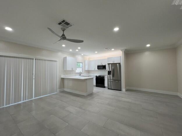 239 Leland Lane Property Photo 5