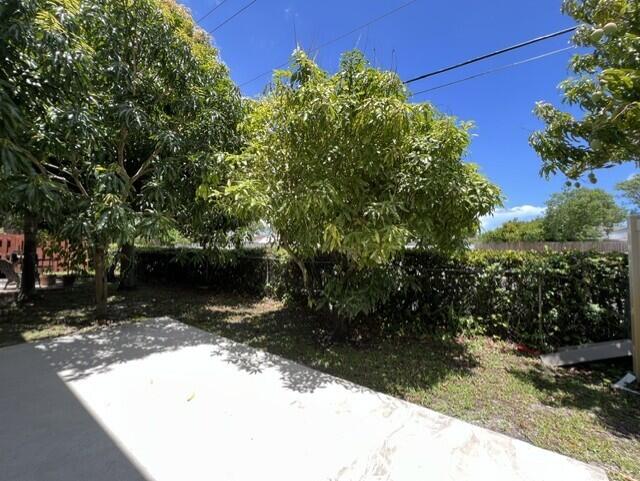 239 Leland Lane Property Photo 13