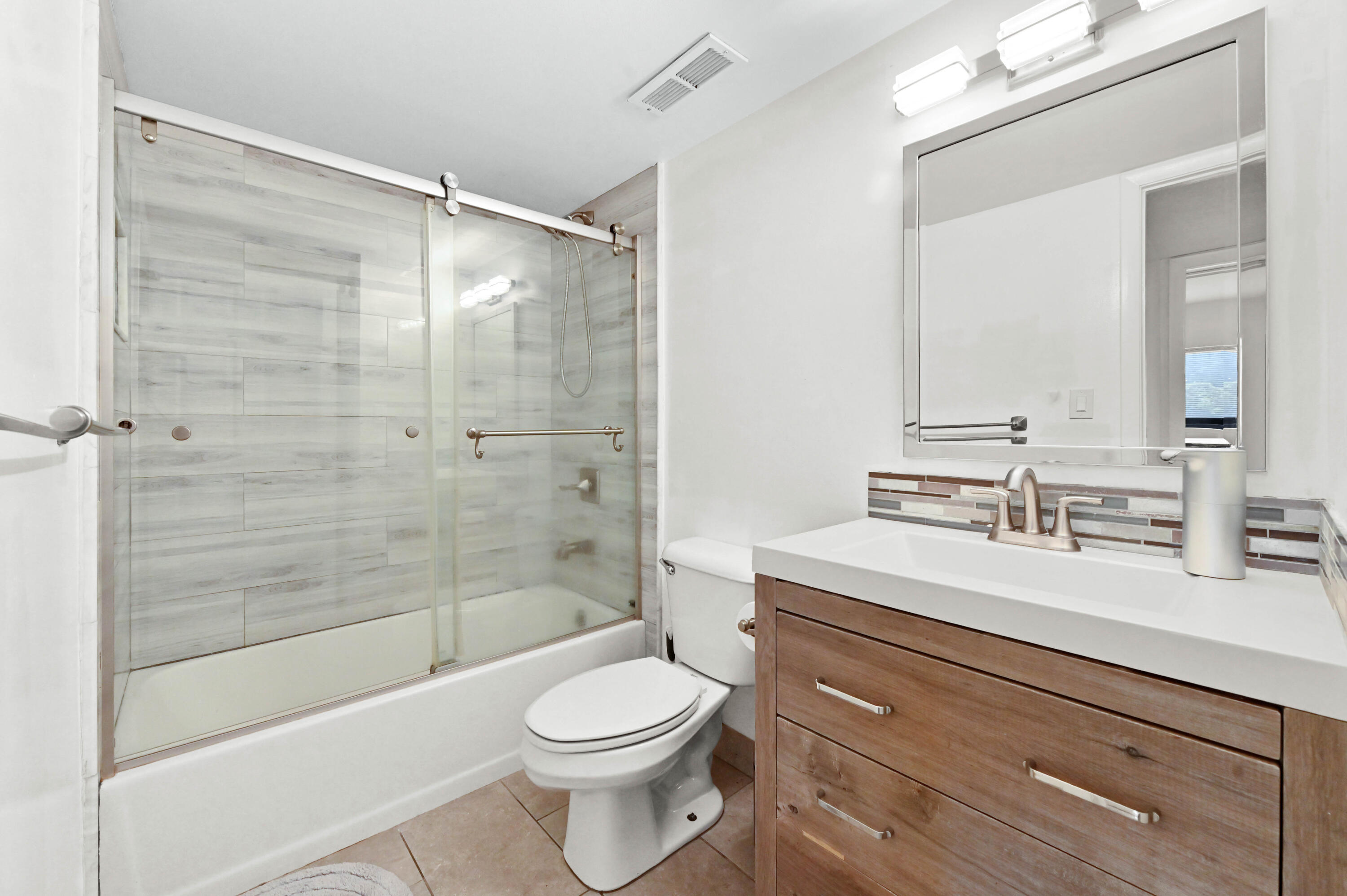 1089 N Benoist Farms Road 205 Property Photo 5