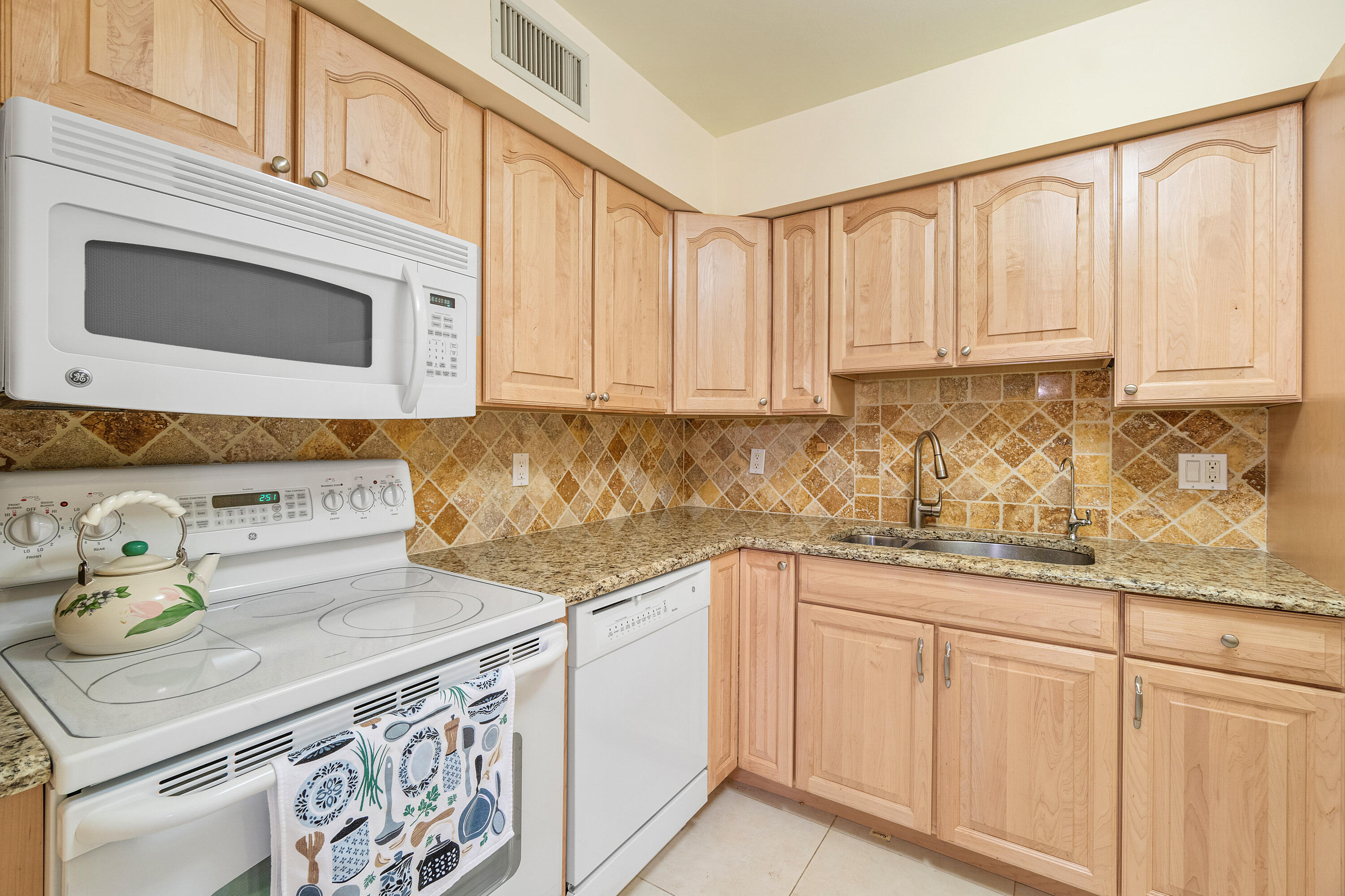 9810 Pineapple Tree Drive 101 Property Photo 14