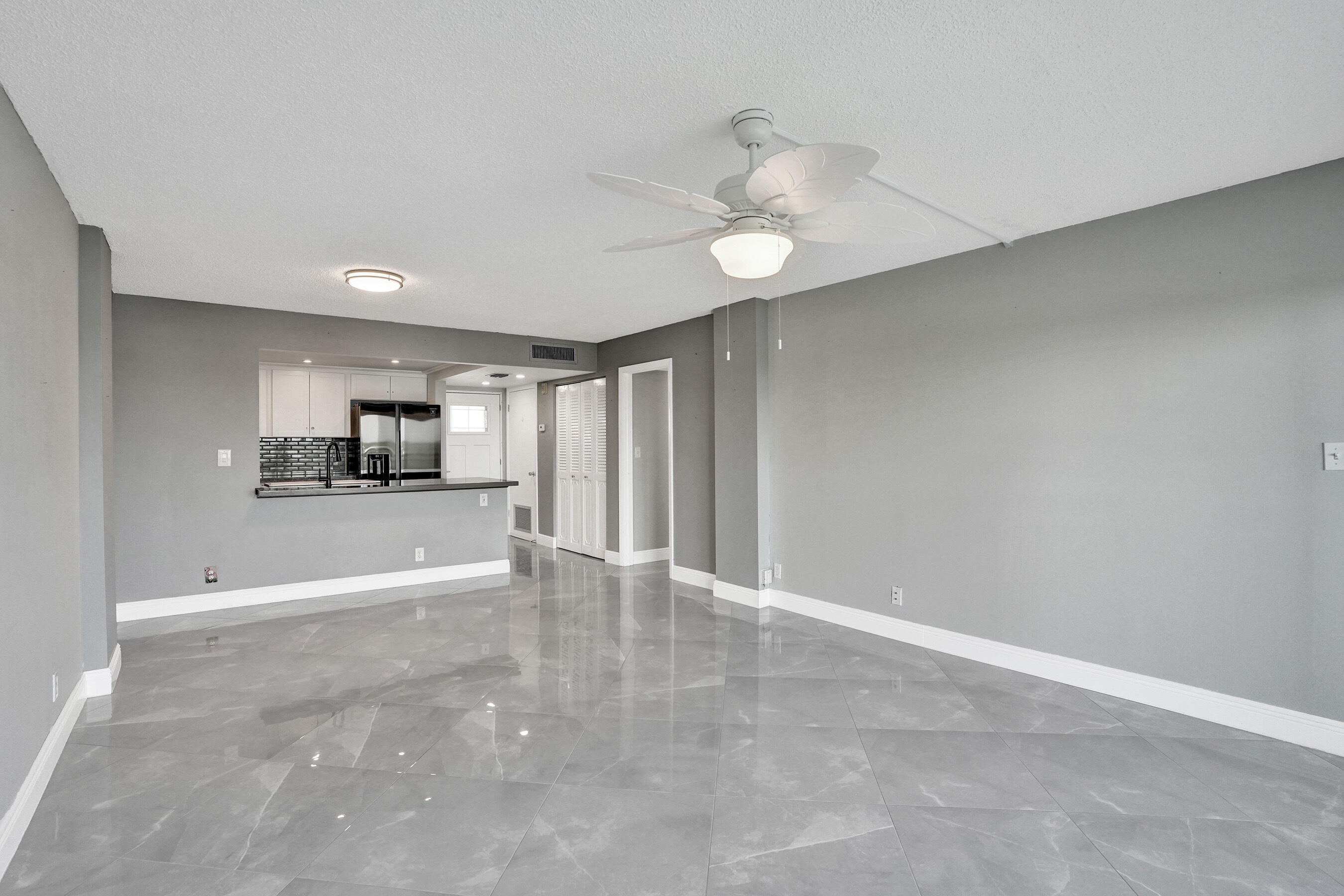 2611 N Riverside Drive 604 Property Photo 12